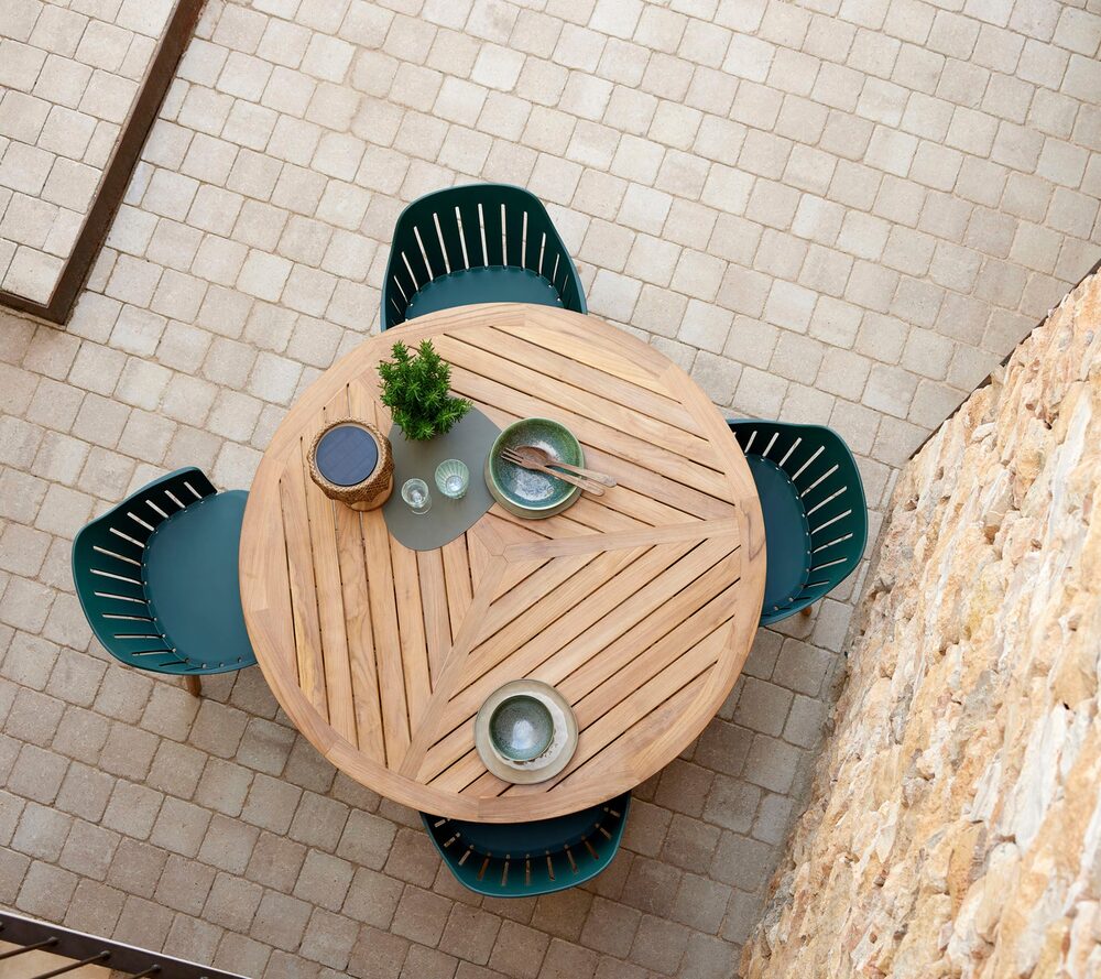 Define styled outdoors