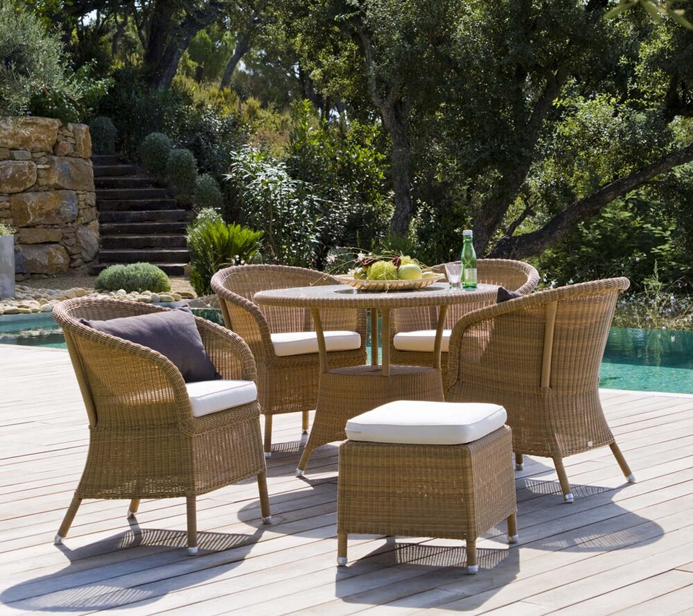 Derby styled outdoors