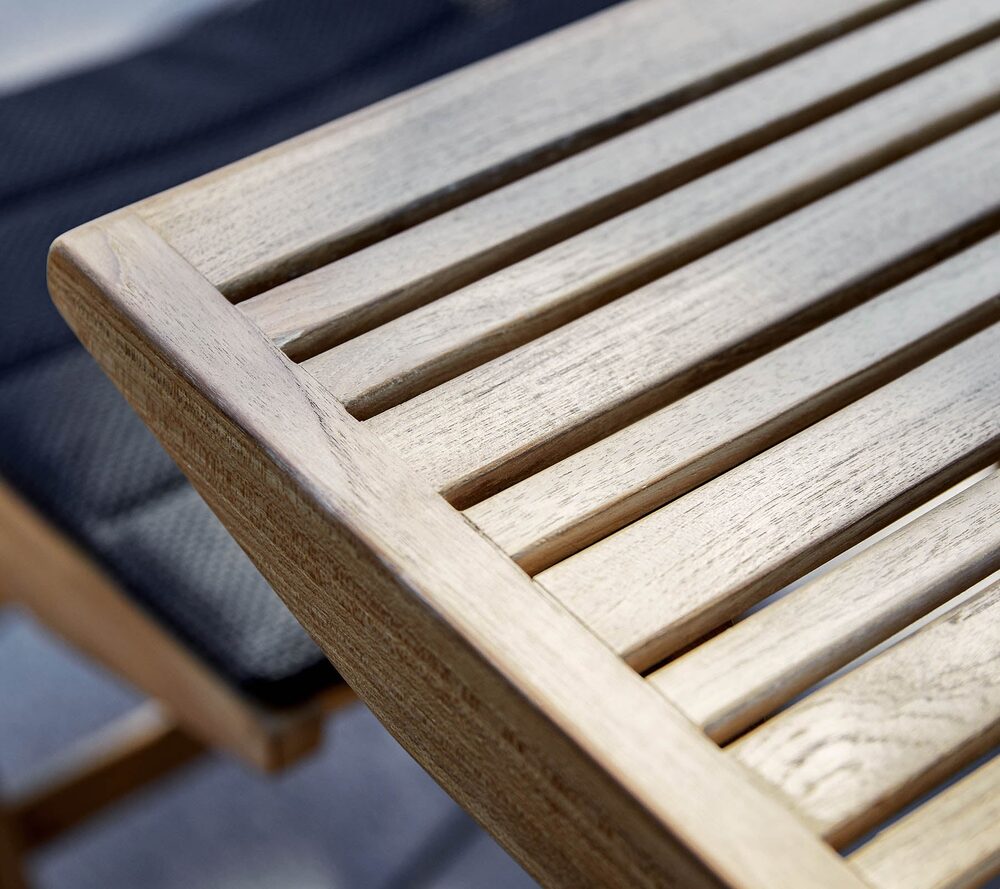 Flip styled outdoors