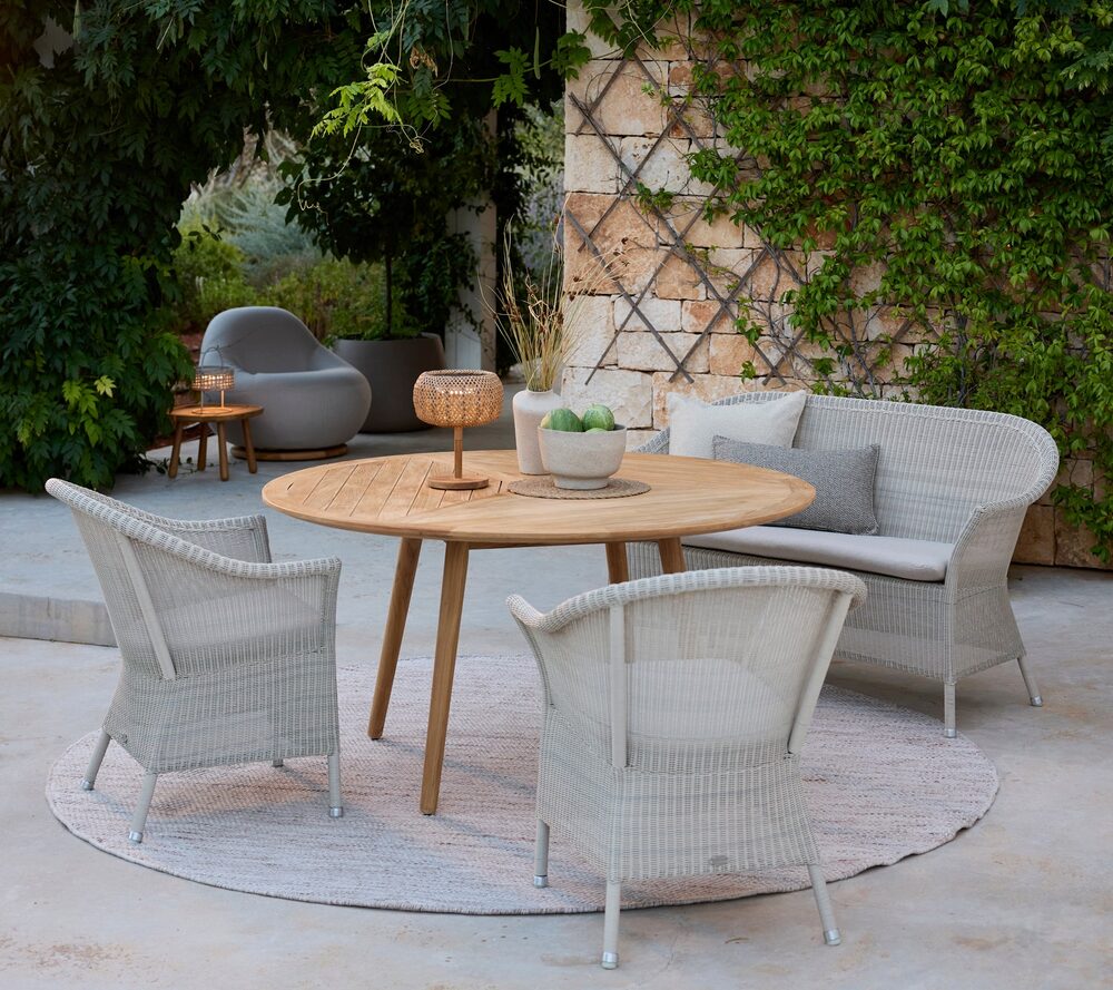 Lansing styled outdoors