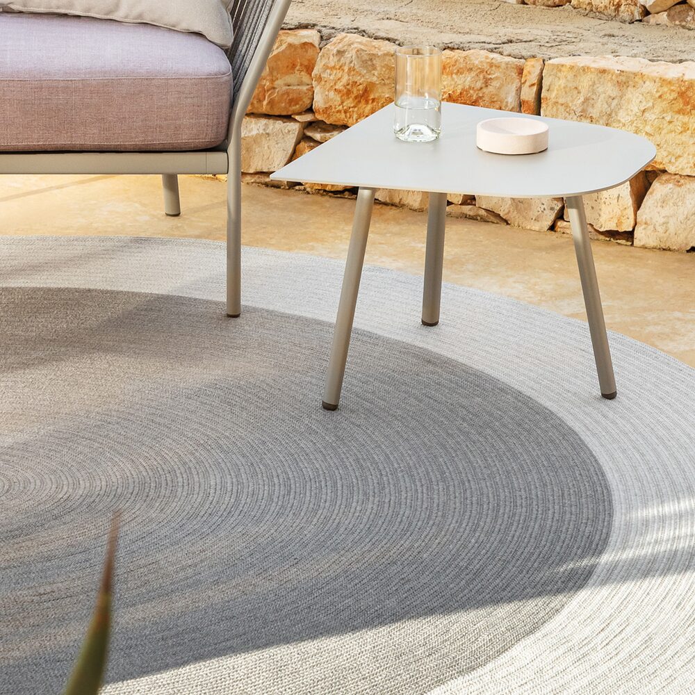 Onda styled outdoors