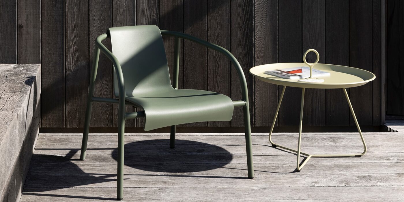 Eyelet styled outdoors