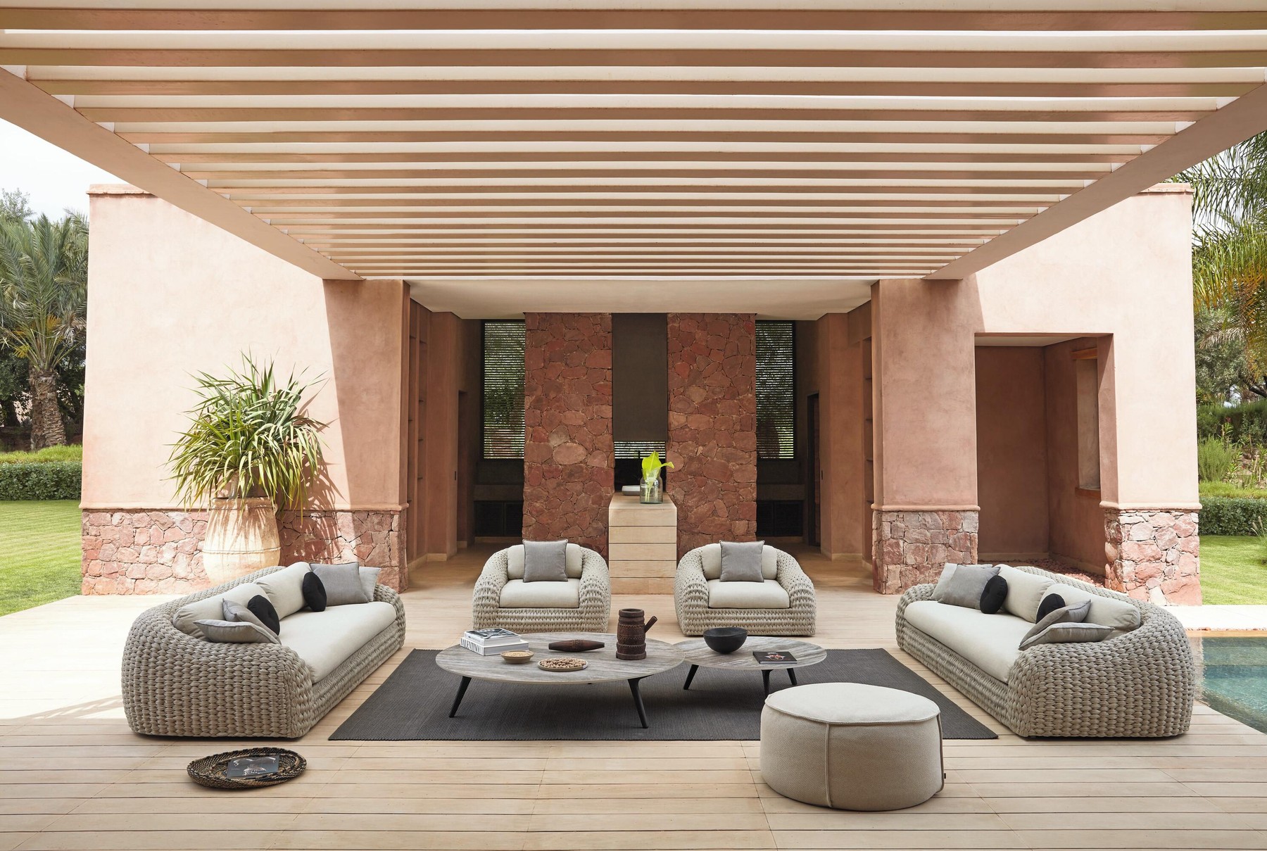 Linear outdoor installation